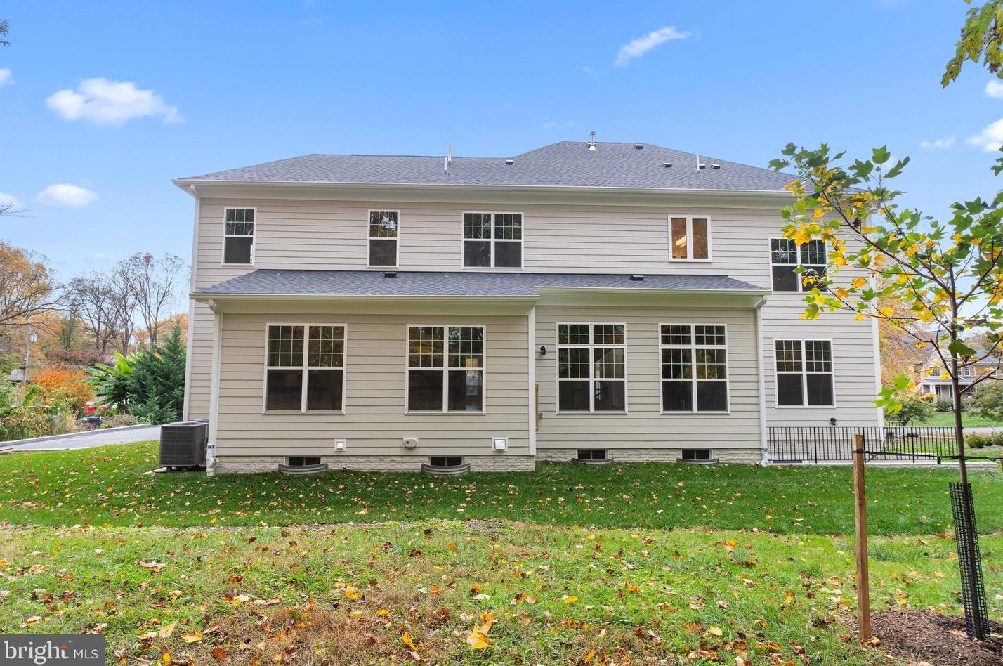 4719 Briggs Rd, Fairfax VA  22030-5704 exterior