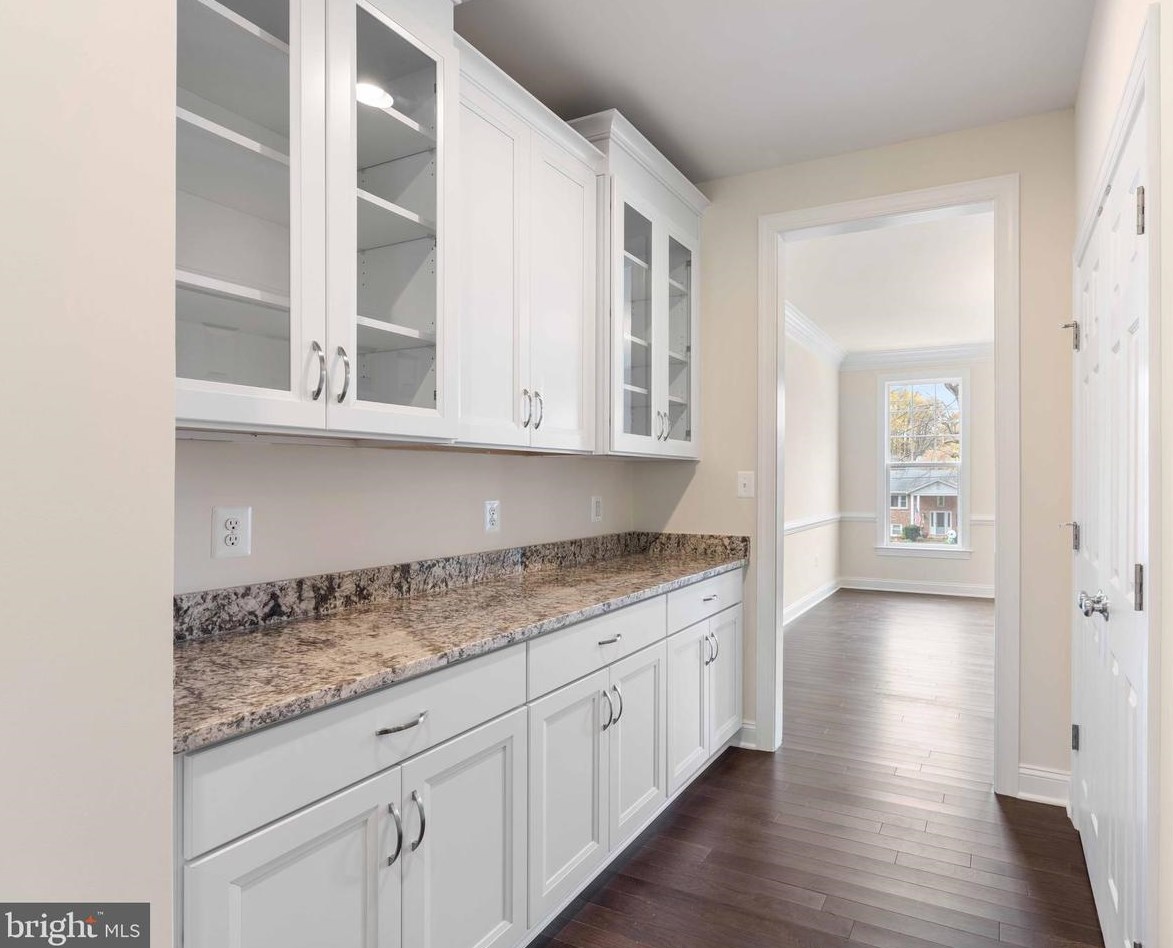 4719 Briggs Rd, Fairfax VA  22030-5704 exterior