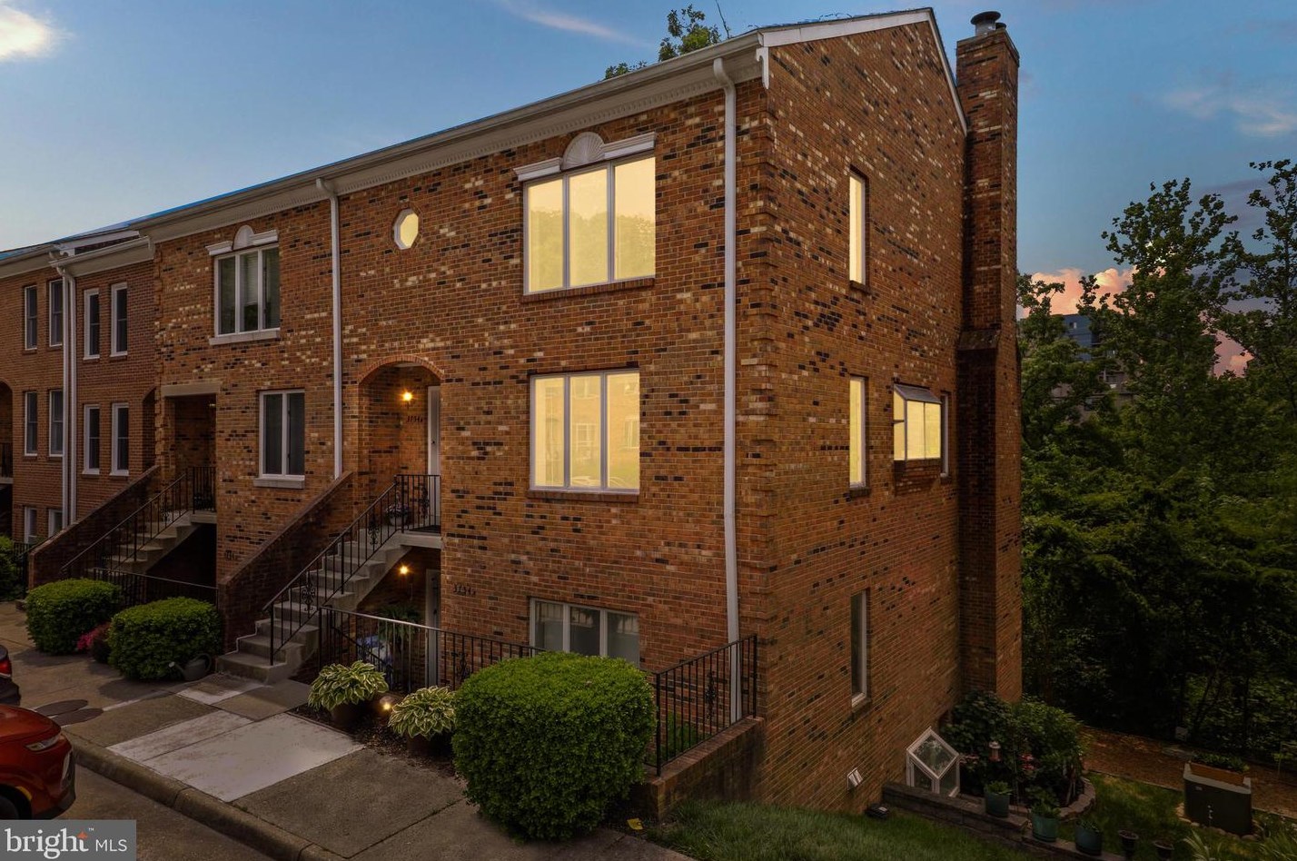 3754 Madison Ln, Falls Church, VA 22041-3677