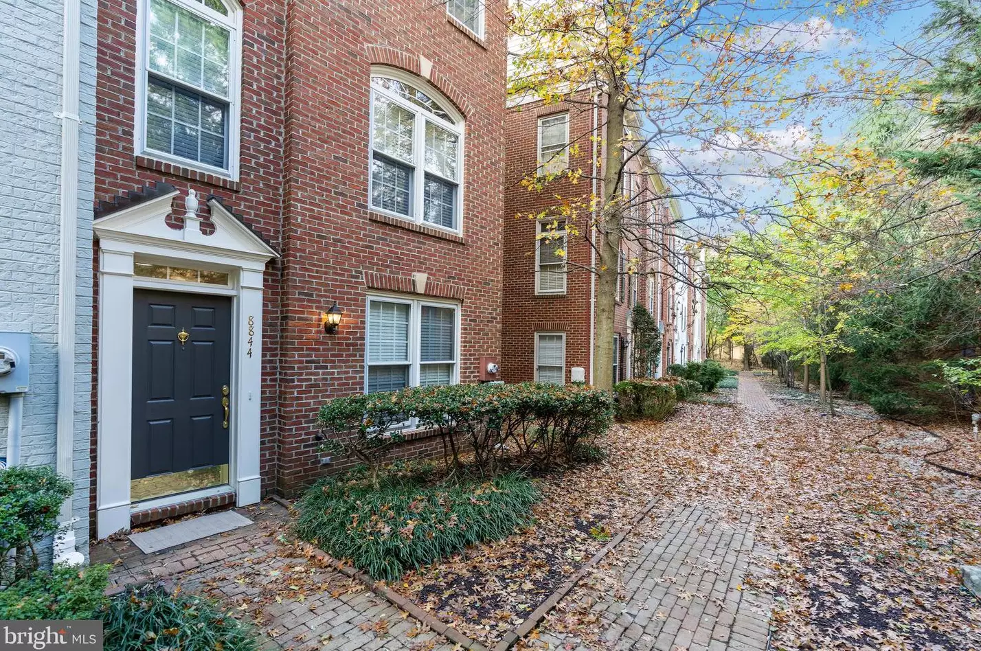8844 Mansion View Ct, Vienna, VA 22182