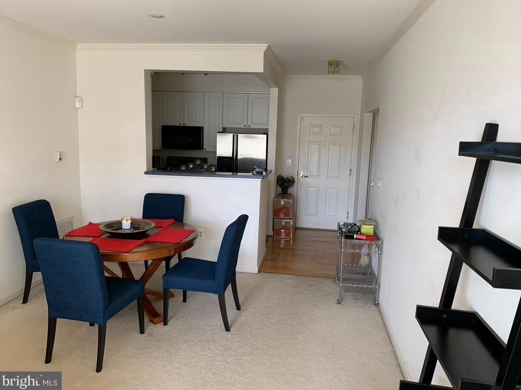 1855 Stratford Park Pl Apt 102, Herndon, VA 20190