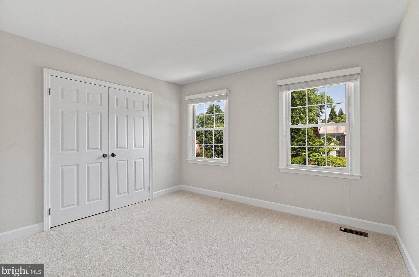 2098 Kedge Dr, Vienna VA 22181-3211 exterior