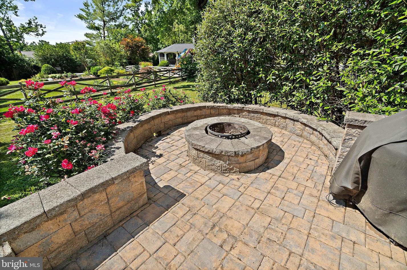 2098 Kedge Dr, Vienna VA 22181-3211 exterior