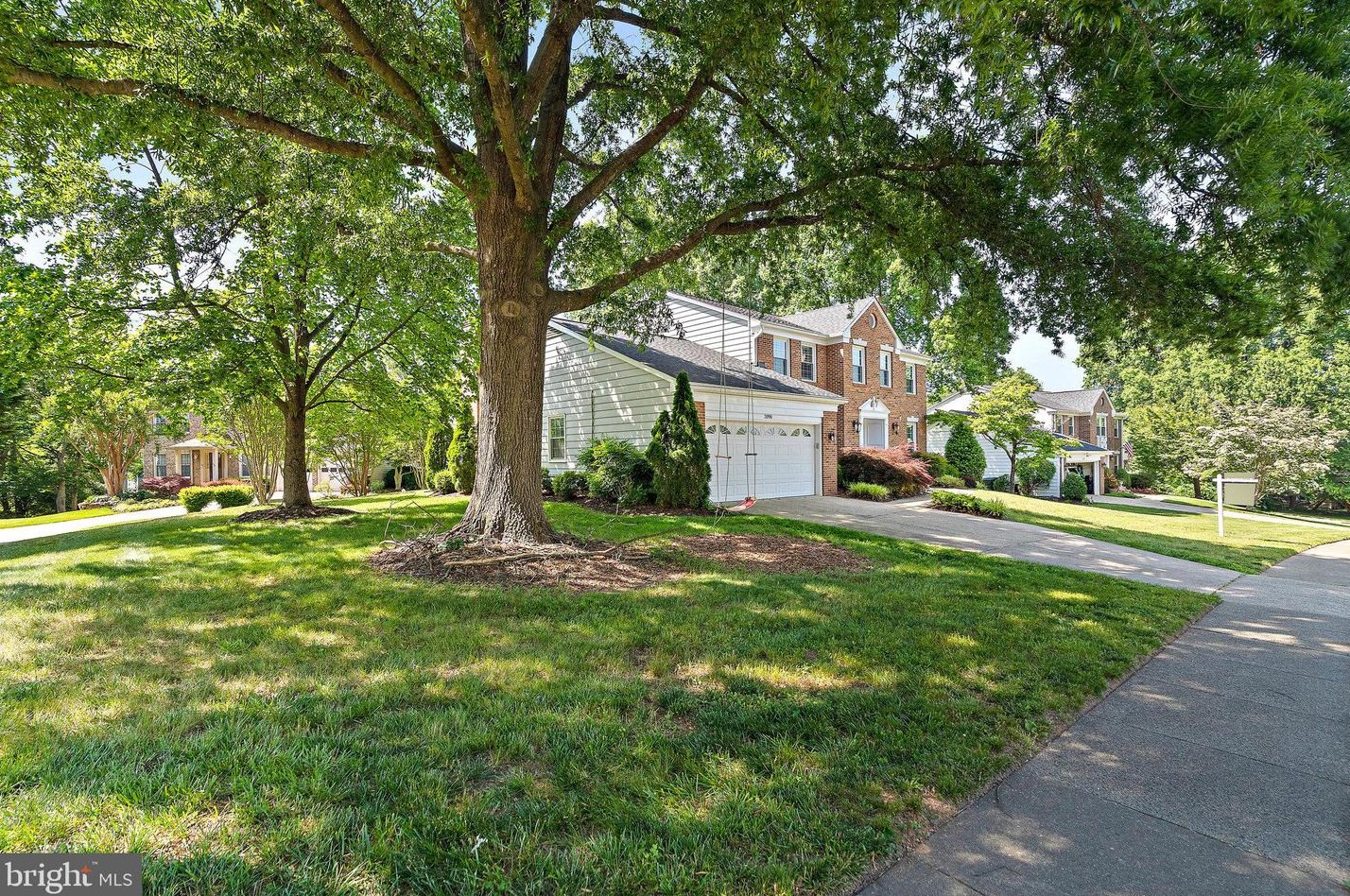 2098 Kedge Dr, Vienna VA 22181-3211 exterior