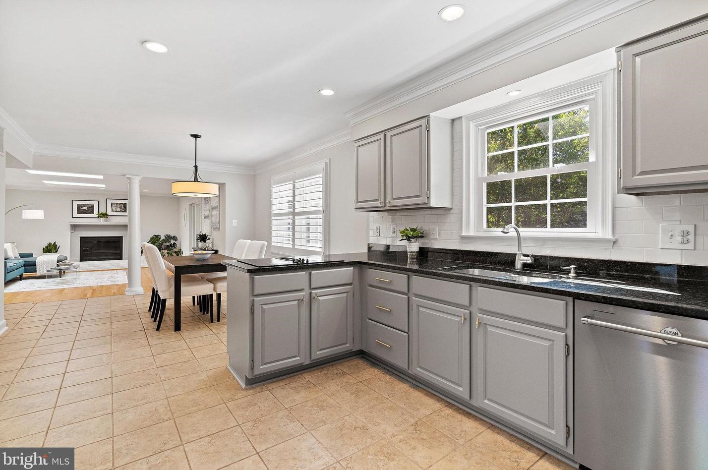 2098 Kedge Dr, Vienna VA 22181-3211 exterior