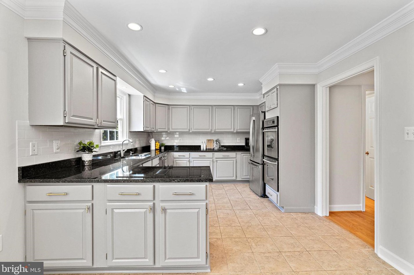 2098 Kedge Dr, Vienna VA 22181-3211 exterior