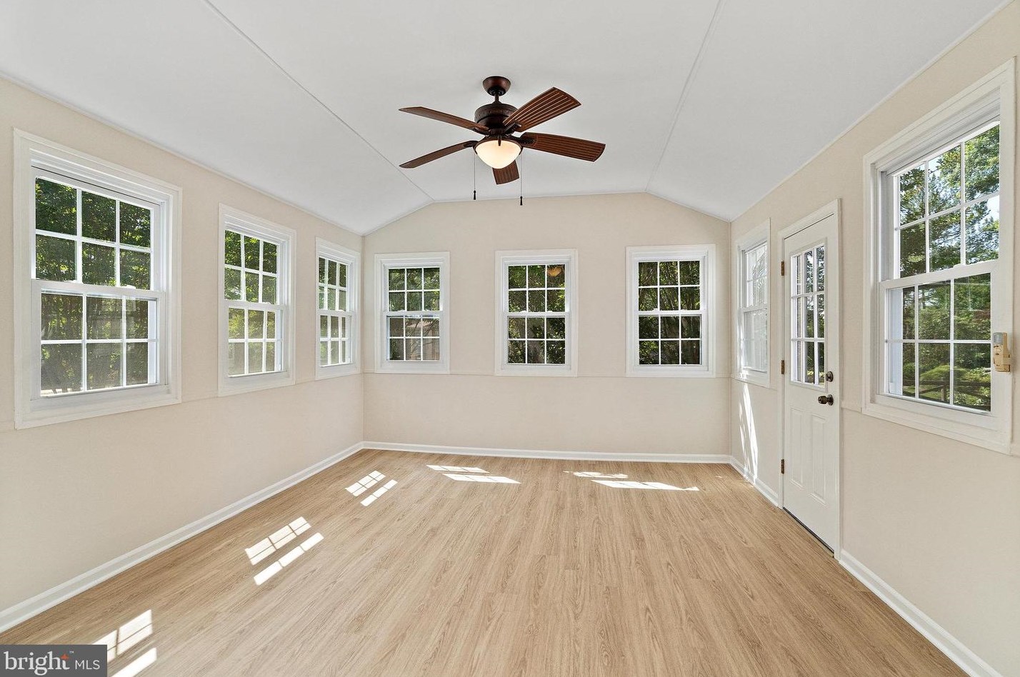 2098 Kedge Dr, Vienna VA 22181-3211 exterior