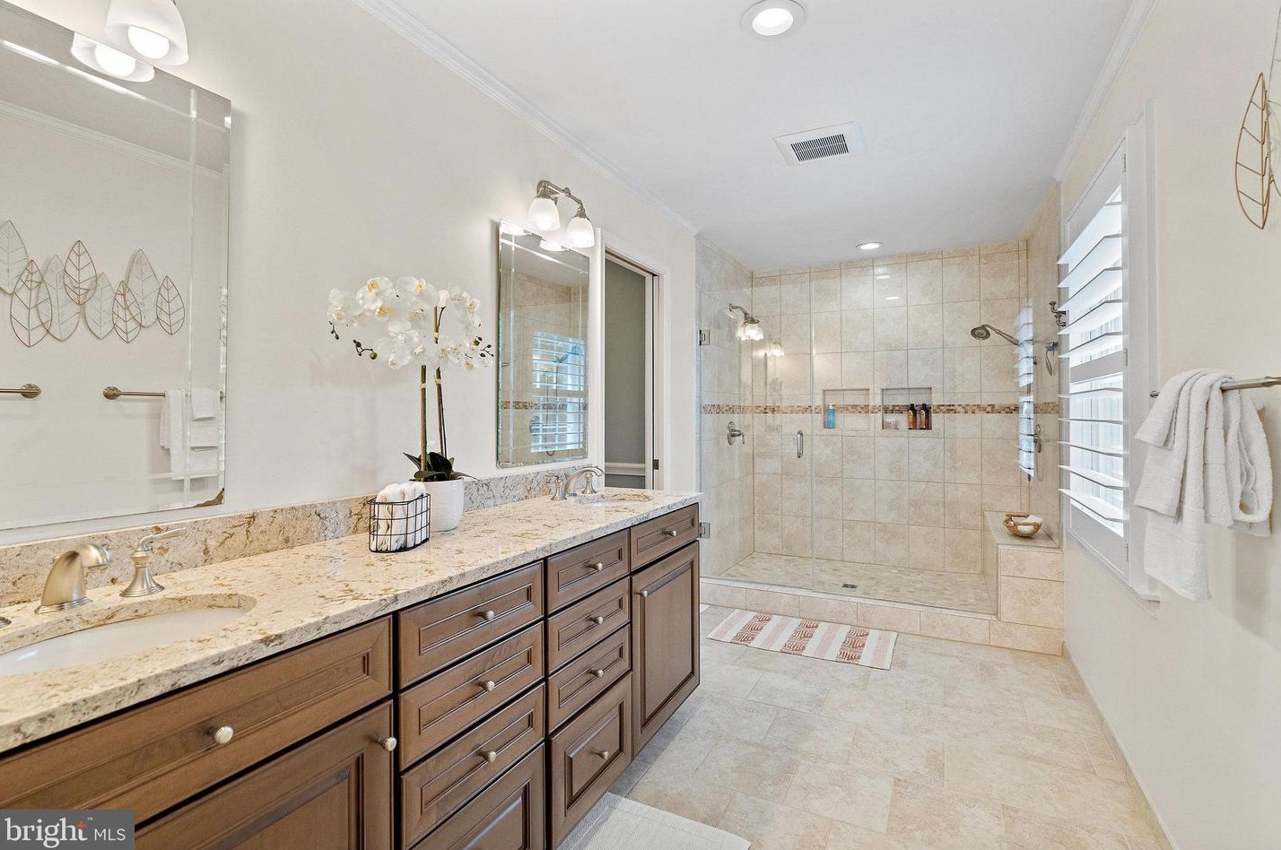 2098 Kedge Dr, Vienna VA 22181-3211 exterior