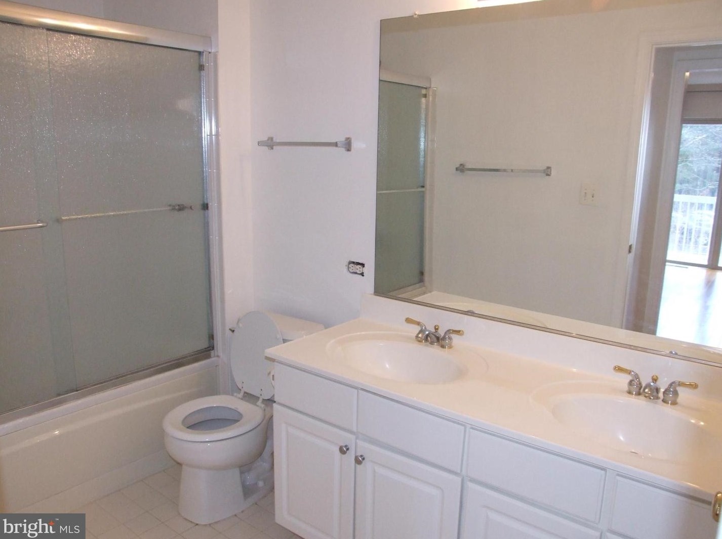 1930 Crescent Park Dr #29a, Herndon, VA 20190