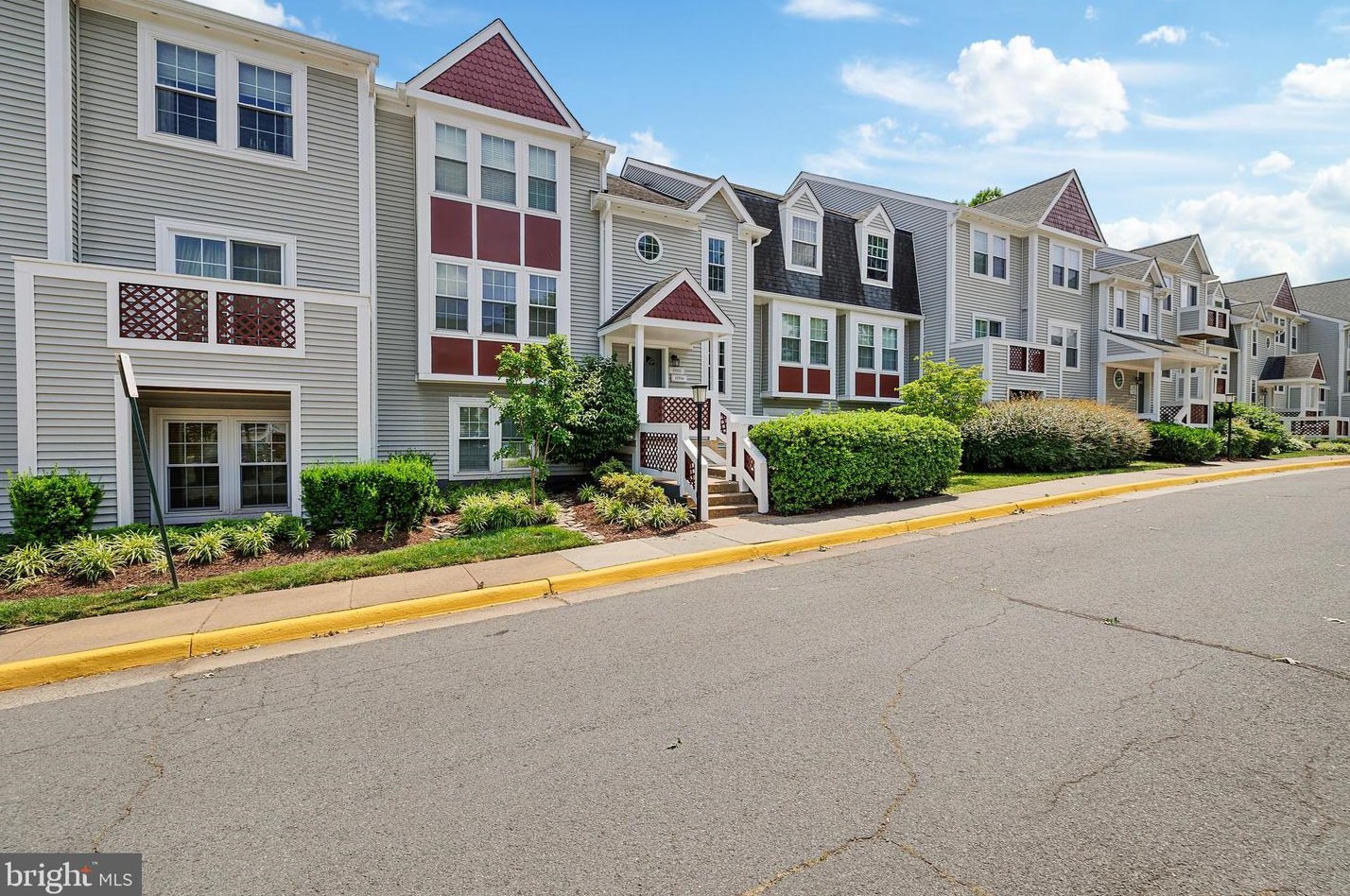 12934 Grays Pointe Rd, Fairfax VA  22033-2162 exterior