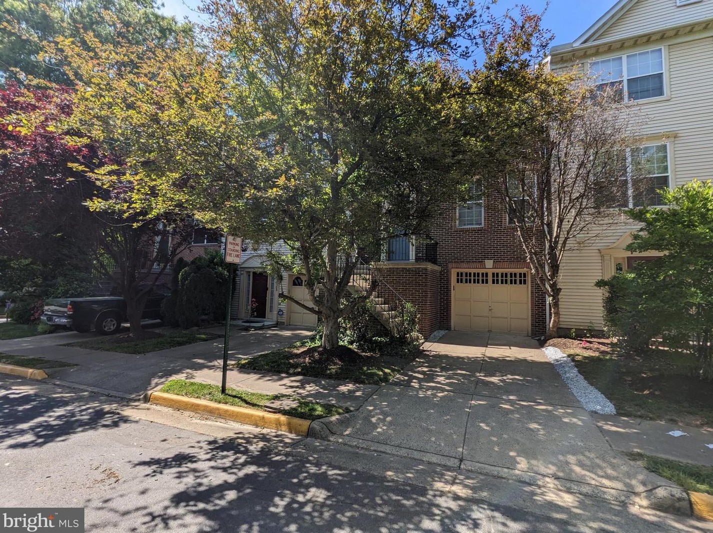 9506 Daniel Lewis Ln, Vienna VA  22181-6168 exterior