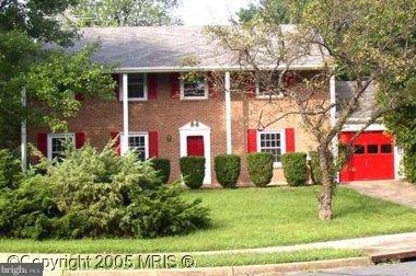 1118 Treeside Ln, Herndon, VA 20170