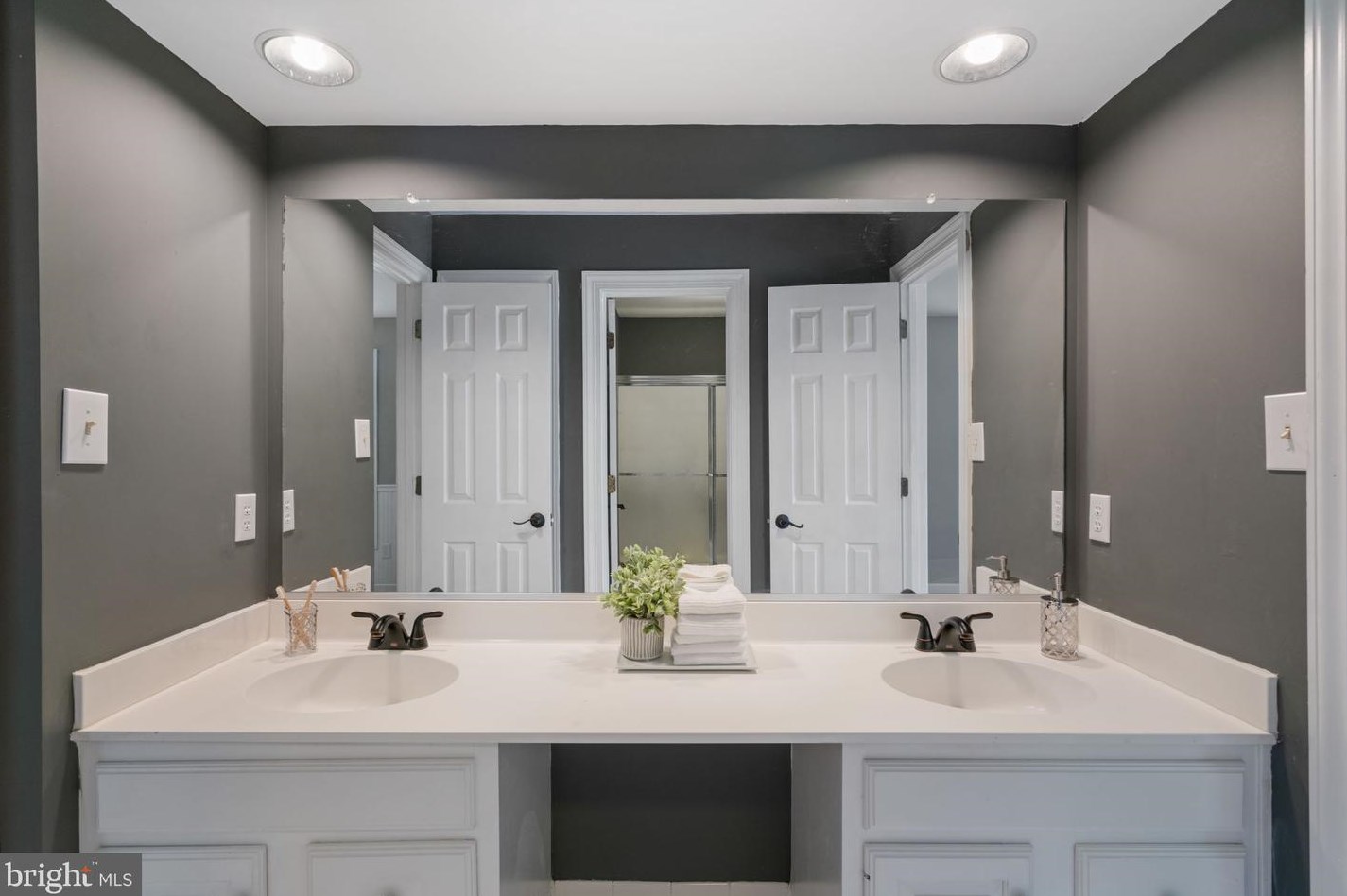 4713 Lewis Wood Ct, Fairfax VA 20151-2539 exterior