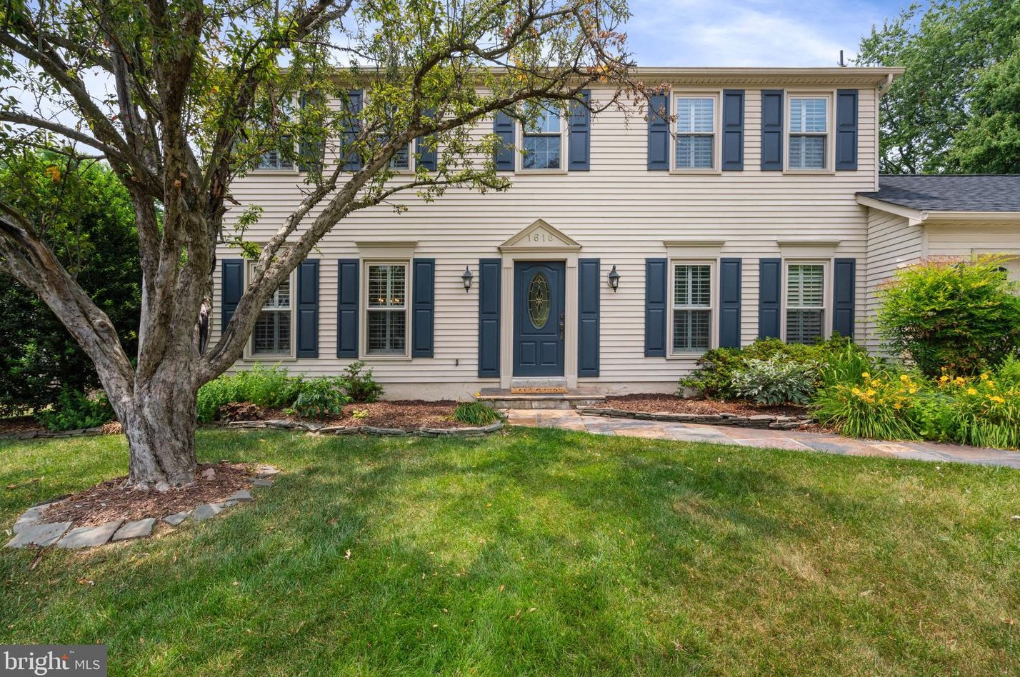 1616 Sadlers Wells Dr, Herndon, VA 20170