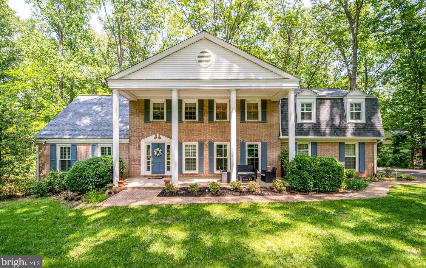 10716 Meadowood Dr, Vienna, VA 22181