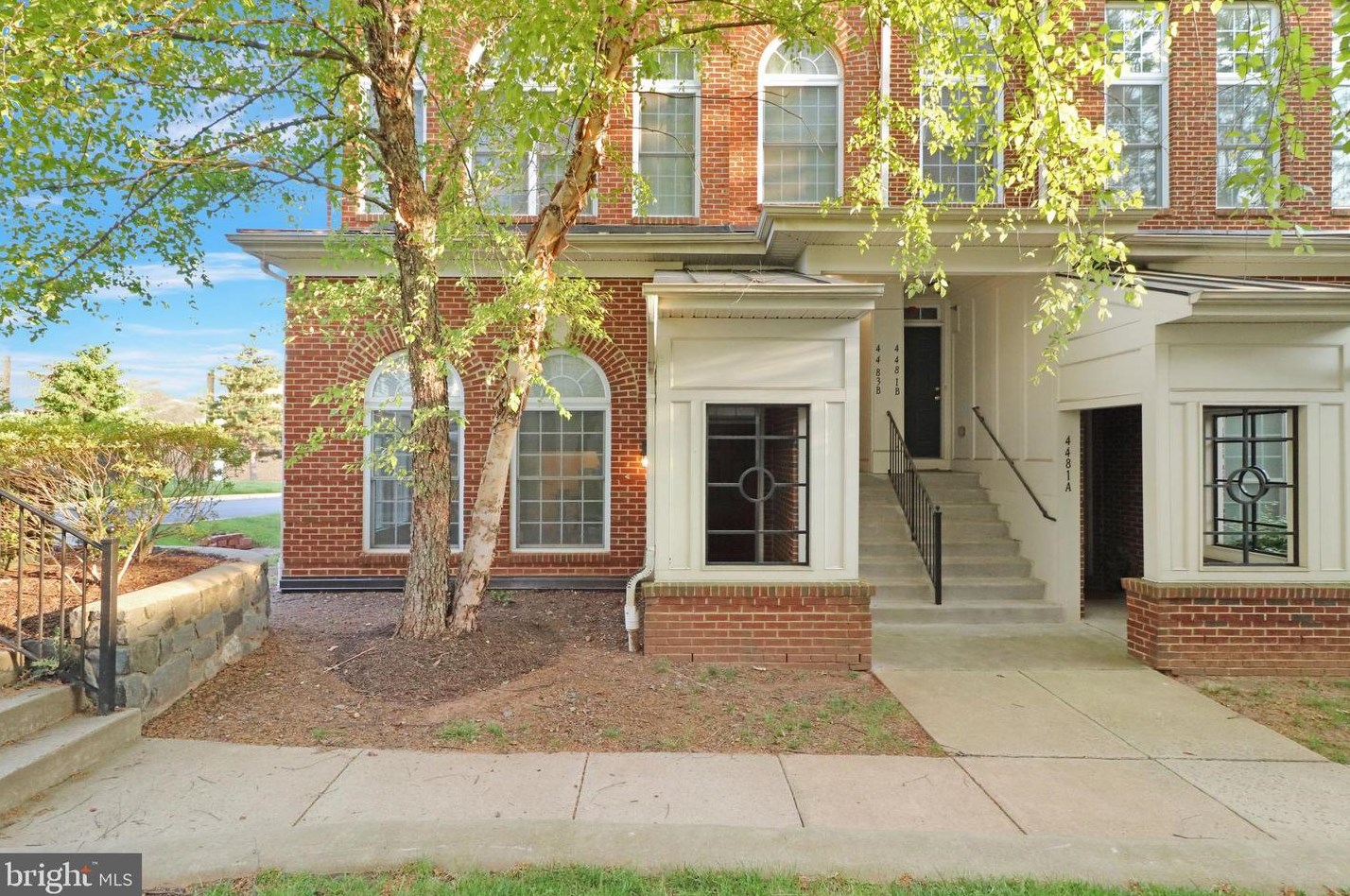 4483 Beacon Grove Cir, Fairfax, VA 22033-6038