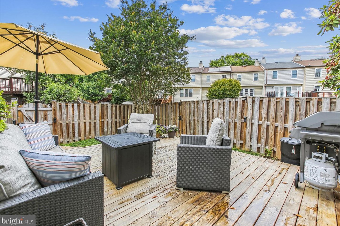 2820 Andiron Ln, Vienna VA 22180-7001 exterior