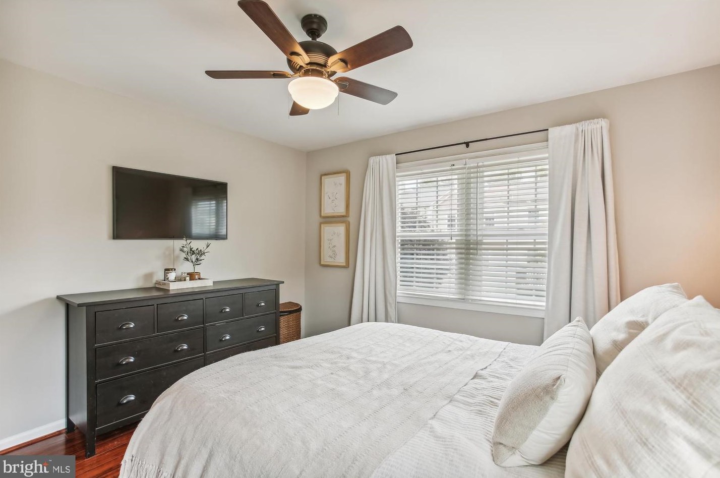 2820 Andiron Ln, Vienna VA 22180-7001 exterior