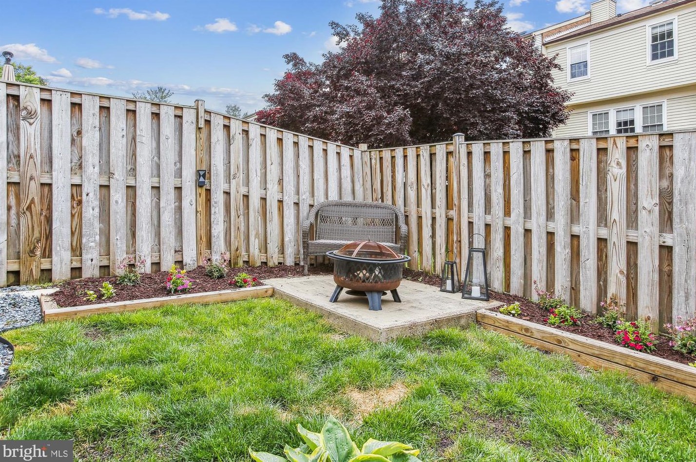 2820 Andiron Ln, Vienna VA 22180-7001 exterior