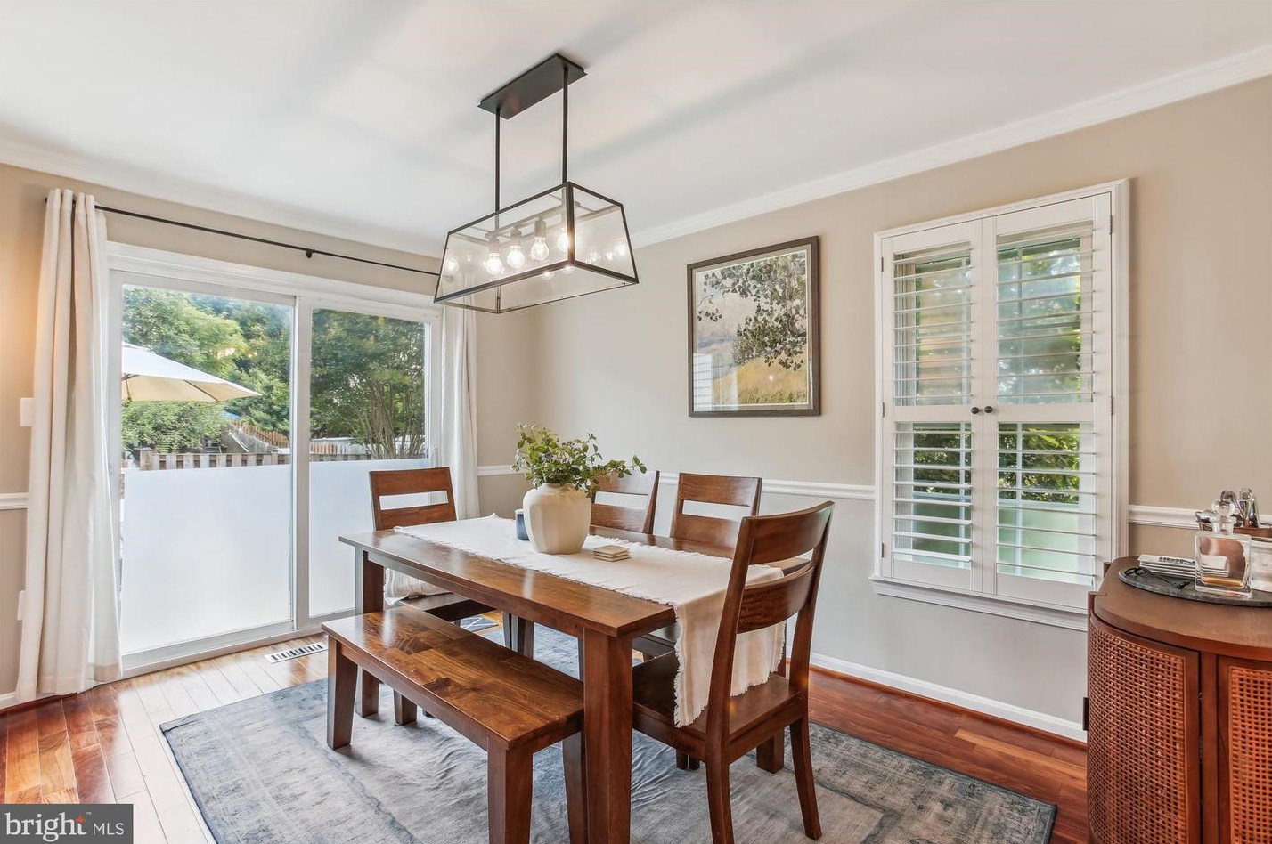 2820 Andiron Ln, Vienna VA 22180-7001 exterior