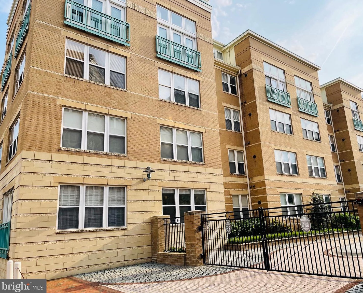 12001 Market St #264, Herndon, VA 20190