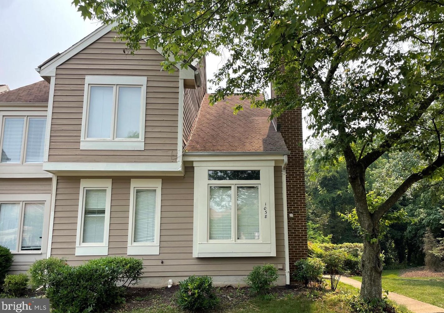 1038 Trevino Ln, Herndon, VA 20170