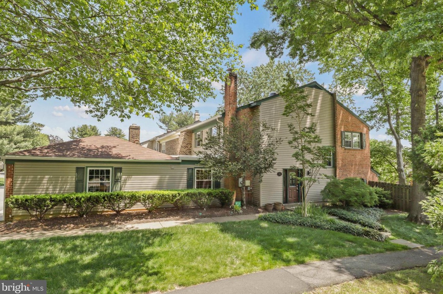 1024 Moorefield Hill Pl Sw, Vienna, VA 22180