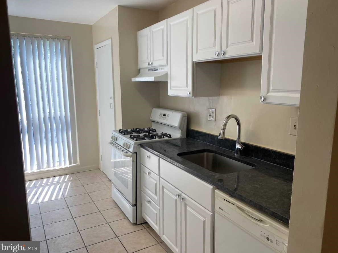 5604 Bloomfield Dr Apt 101, Alexandria, VA 22312