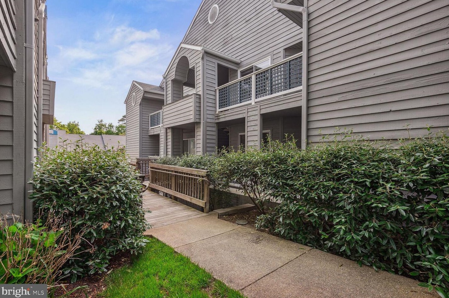 11708 Summerchase Cir #1708-b, Herndon, VA 20194