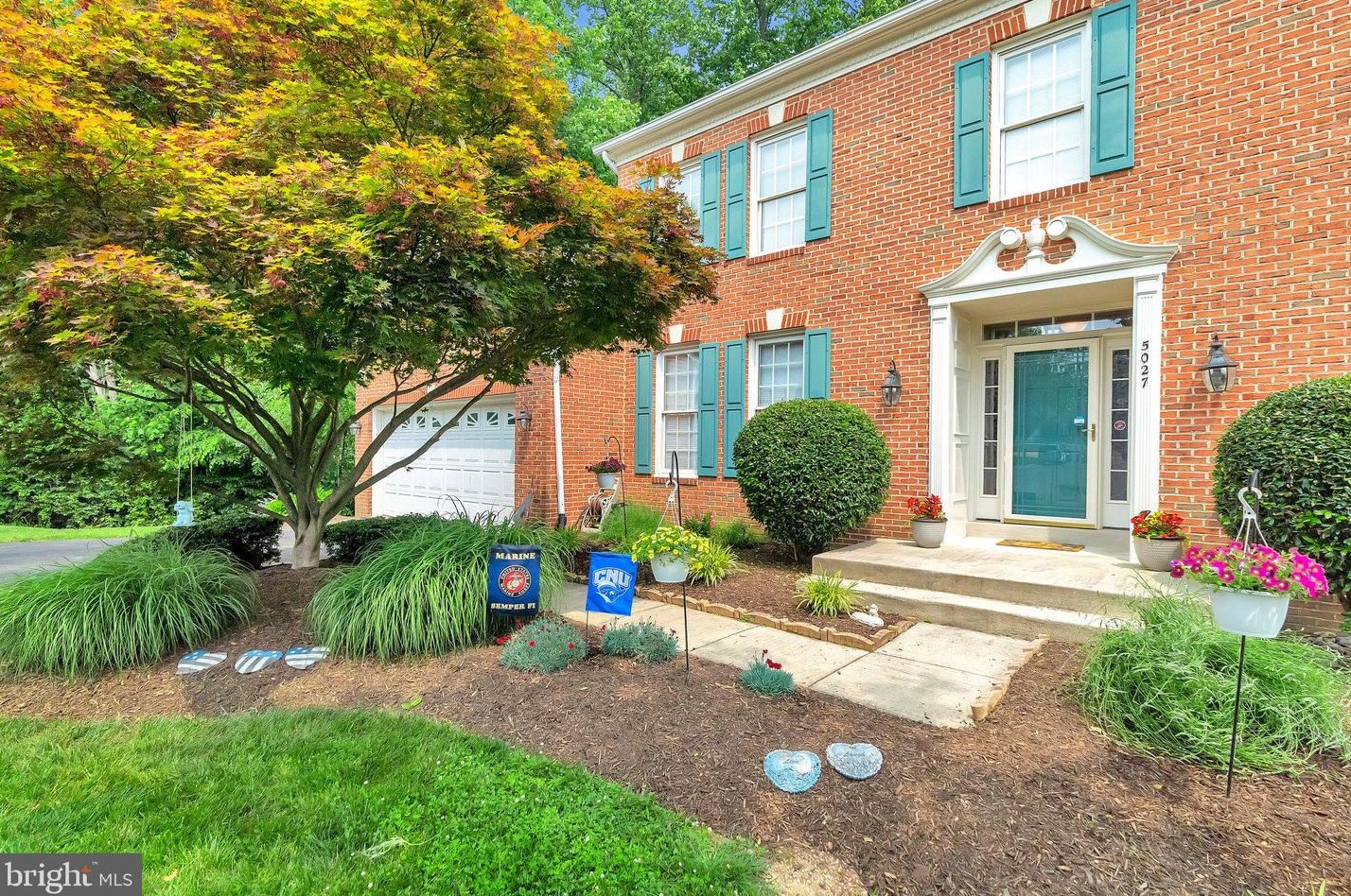 5027 Whisper Willow Dr, Fairfax, VA 22030-8205
