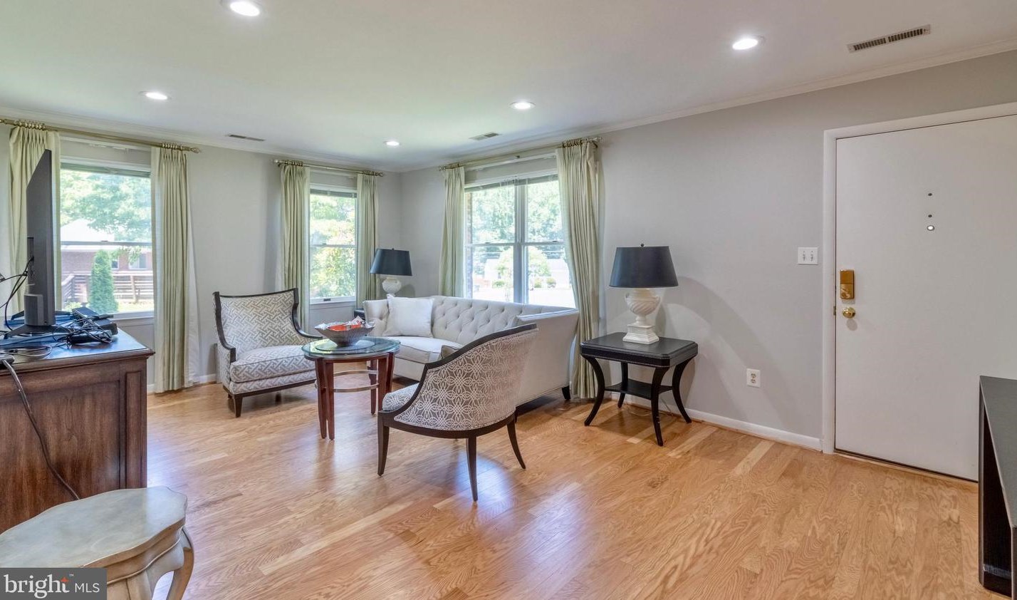 7613 Hamlet St, Springfield, VA 22151