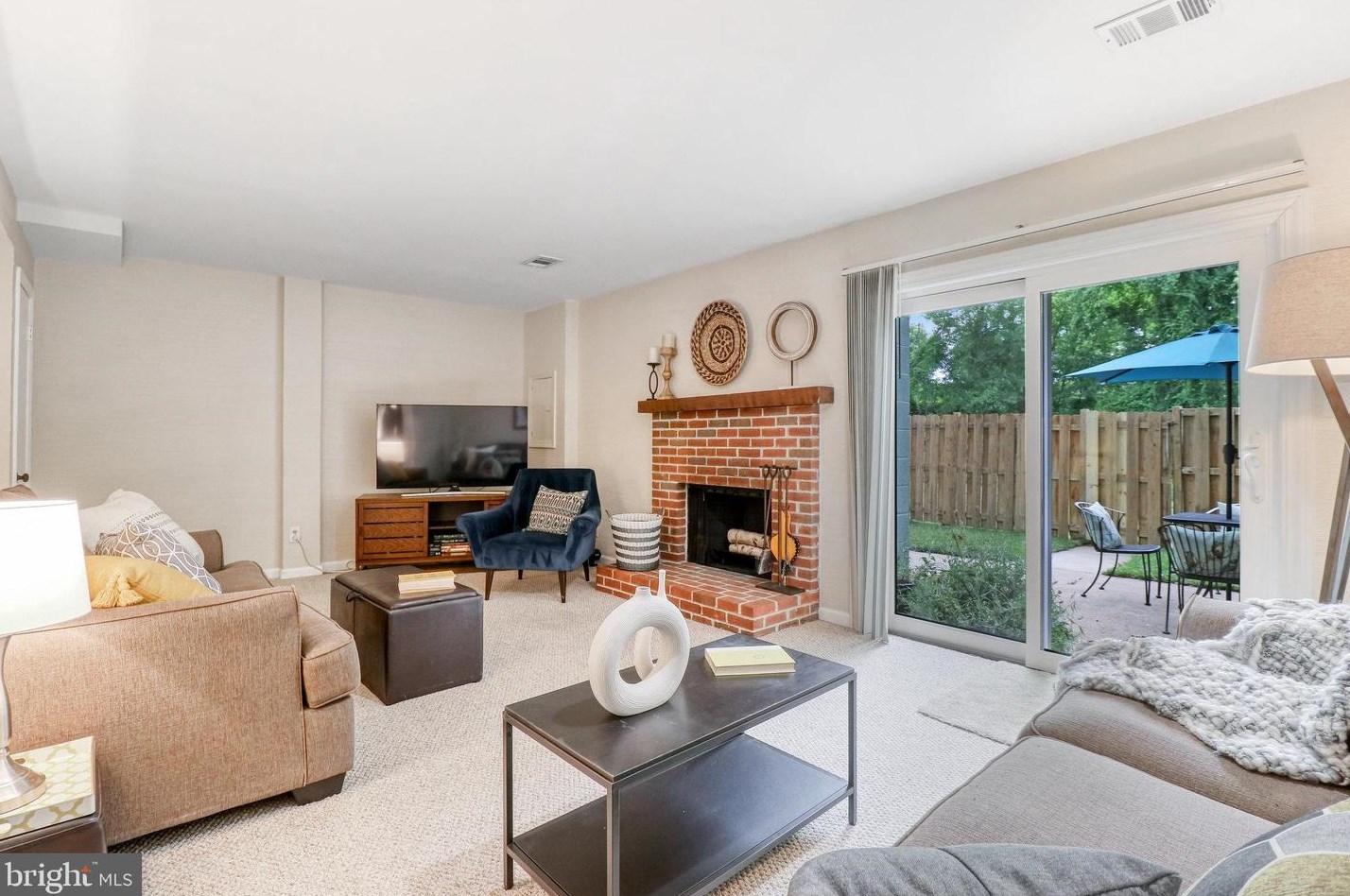 2821 Knollside Ln, Vienna VA 22180-7002 exterior