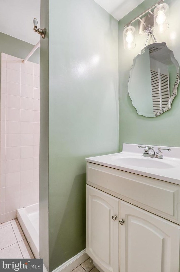 2821 Knollside Ln, Vienna VA 22180-7002 exterior