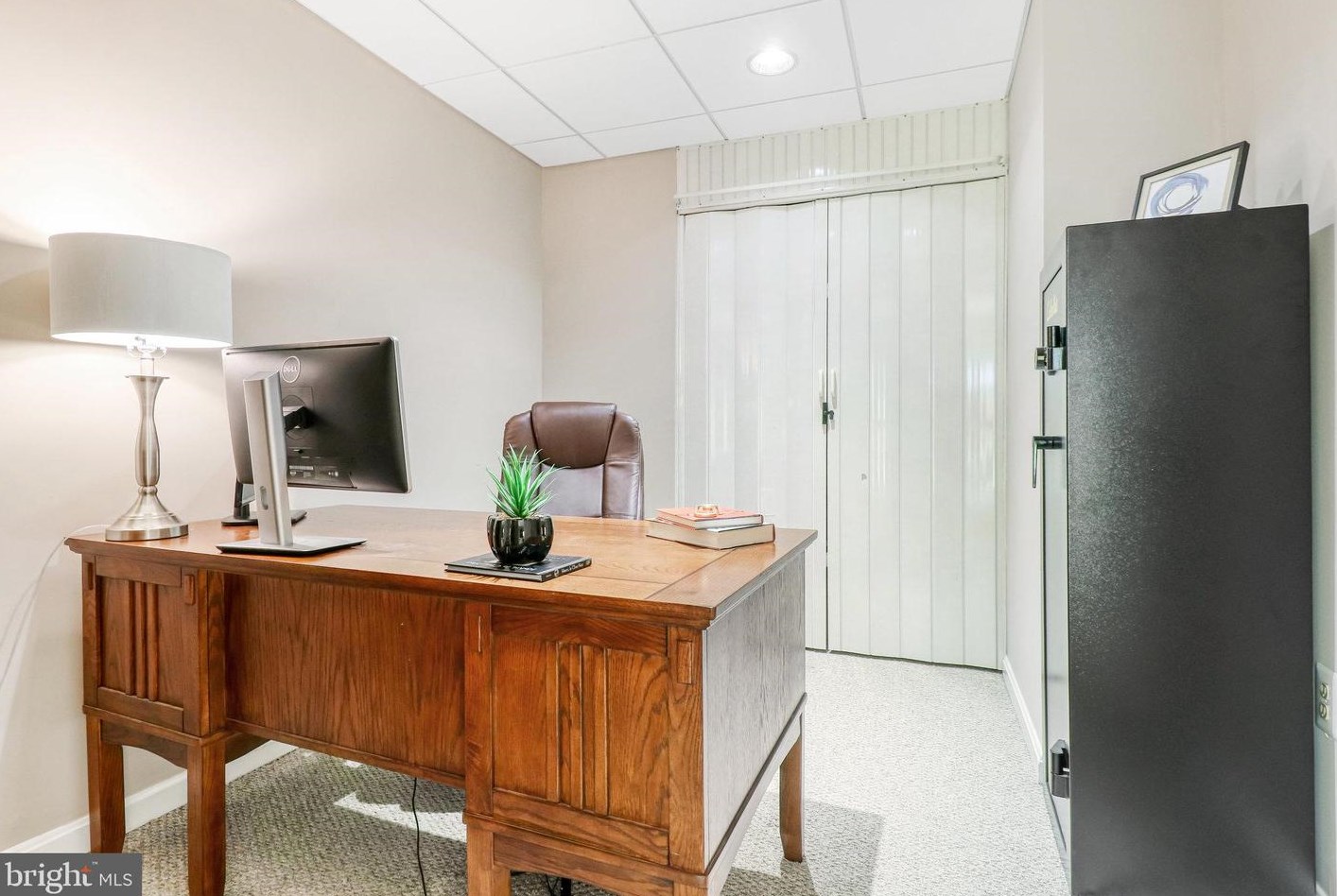 2821 Knollside Ln, Vienna VA 22180-7002 exterior