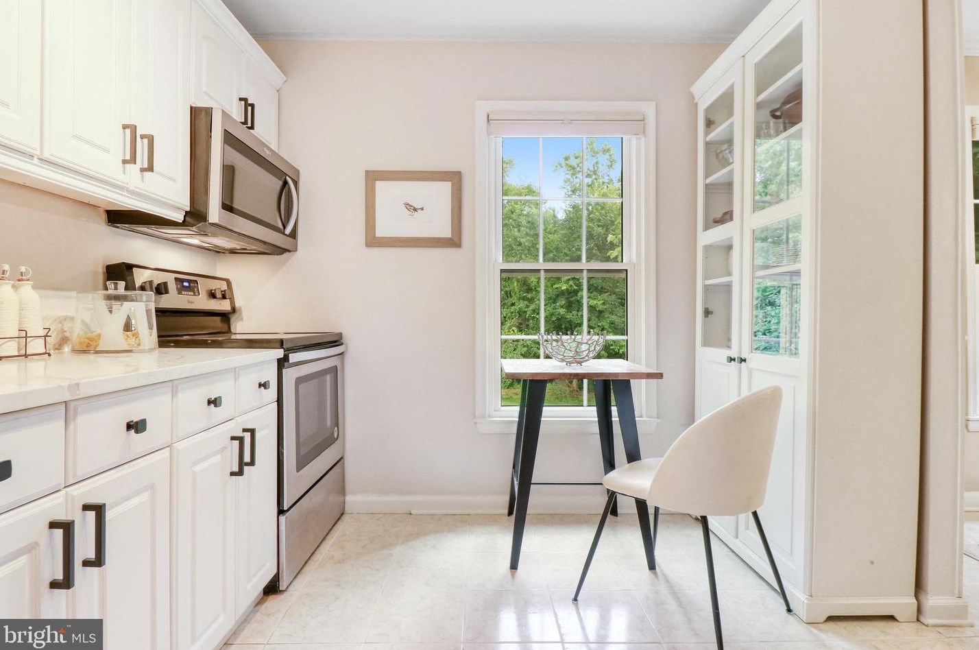 2821 Knollside Ln, Vienna VA 22180-7002 exterior