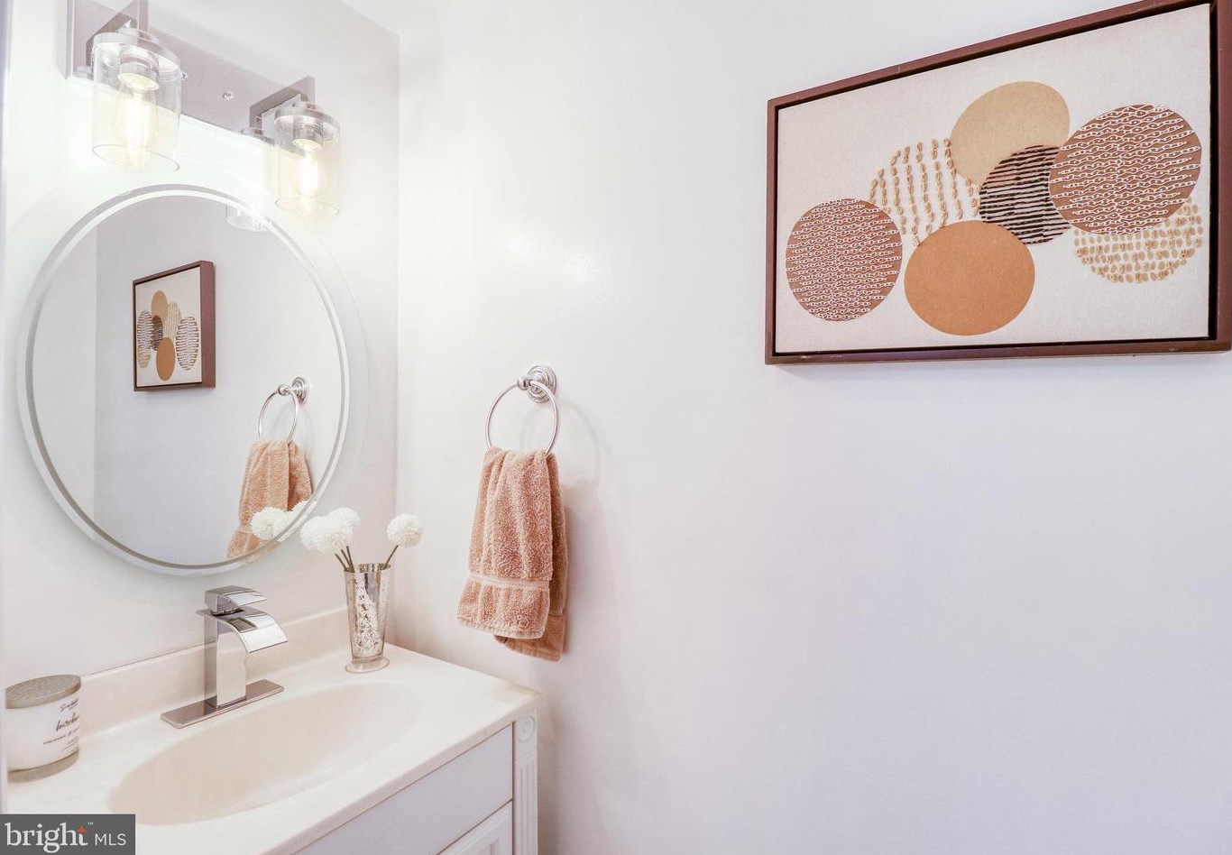 2821 Knollside Ln, Vienna VA 22180-7002 exterior