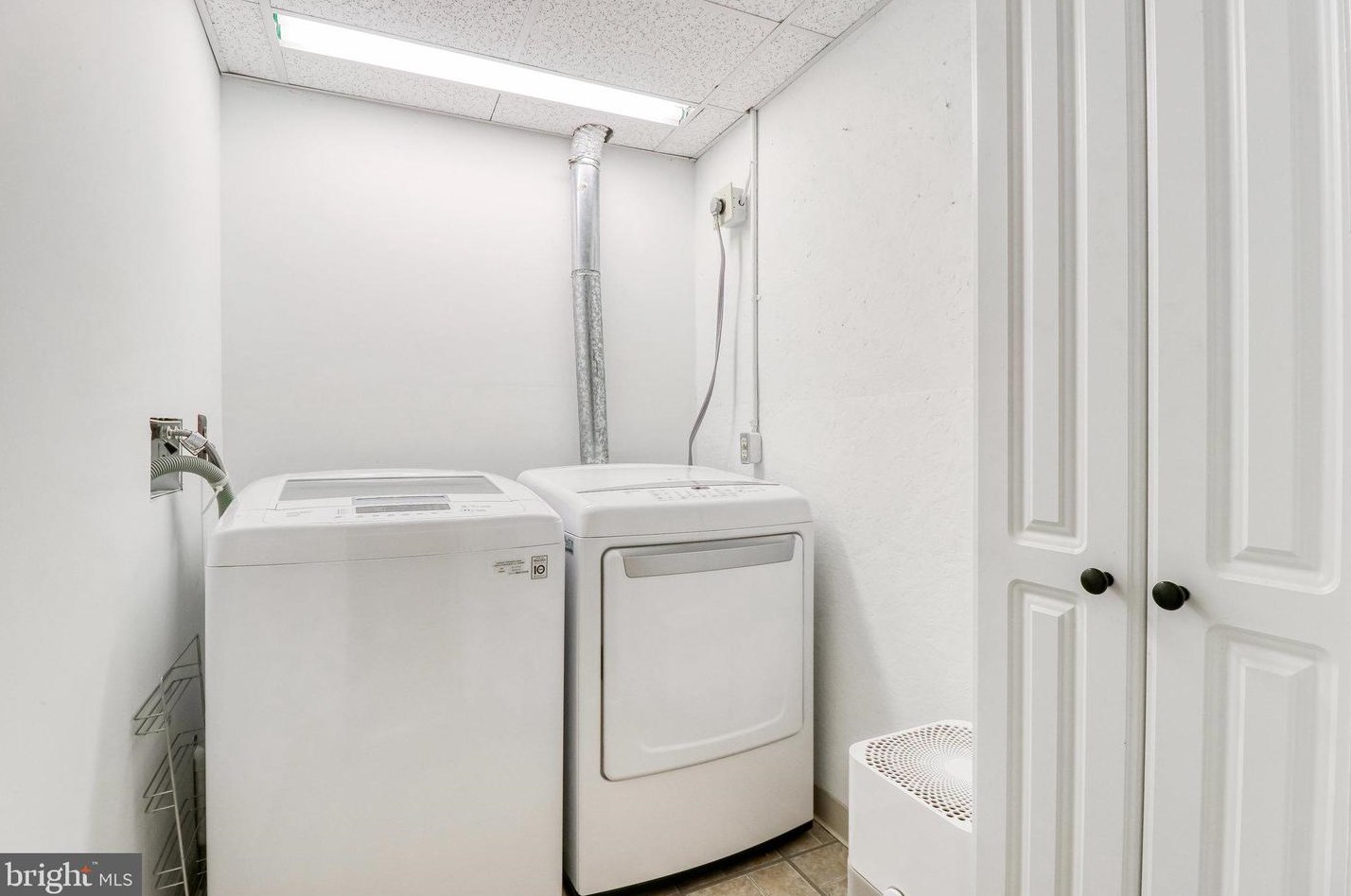 2821 Knollside Ln, Vienna VA 22180-7002 exterior