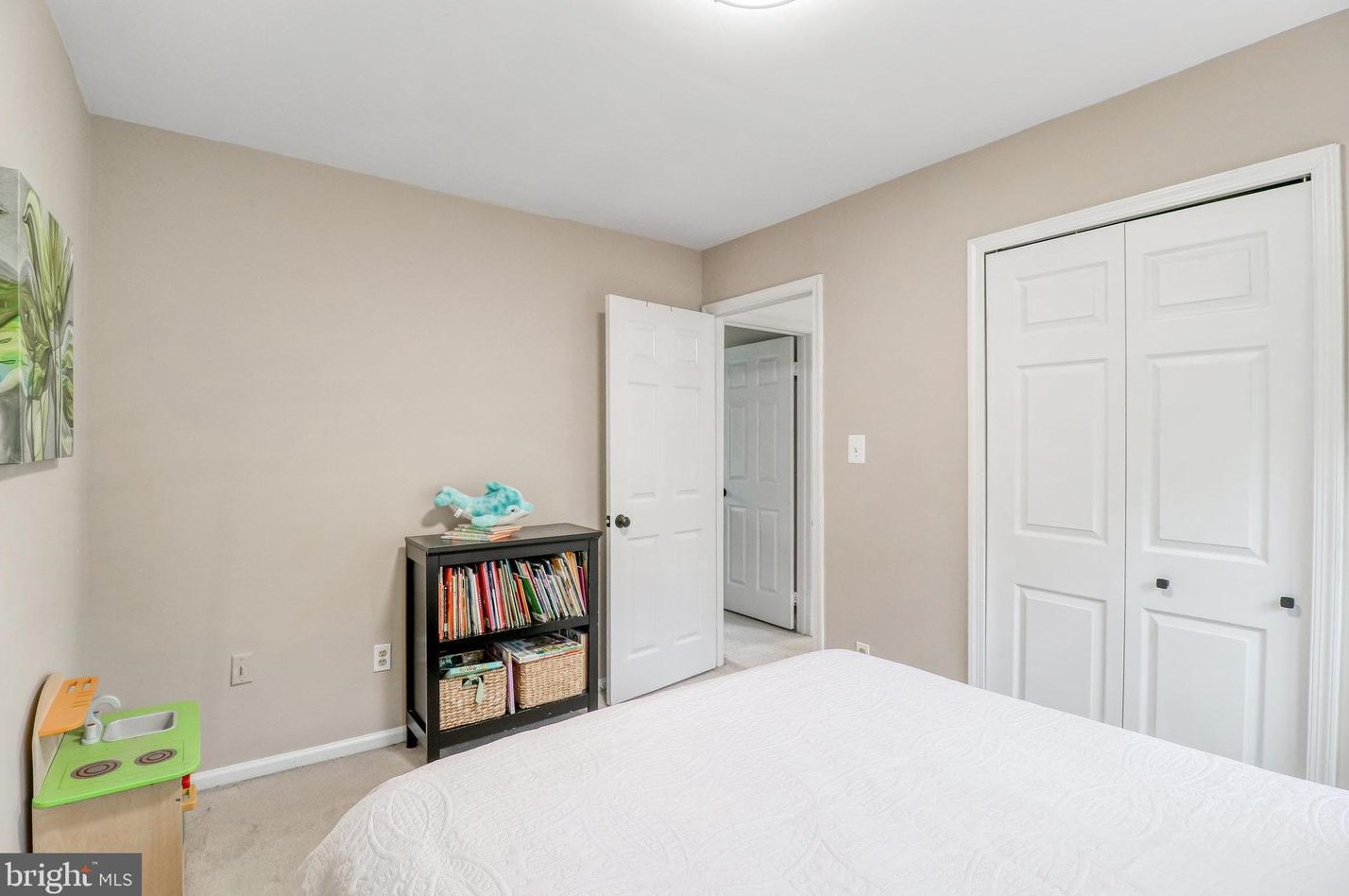 2821 Knollside Ln, Vienna VA 22180-7002 exterior