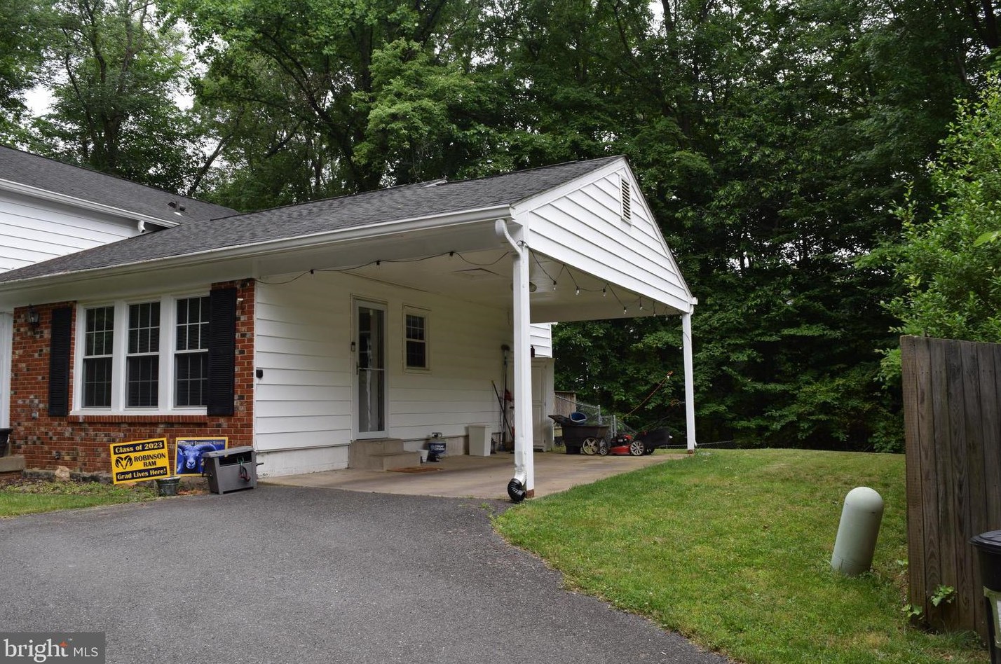 9647 Wenzel St, Fairfax, VA 22032