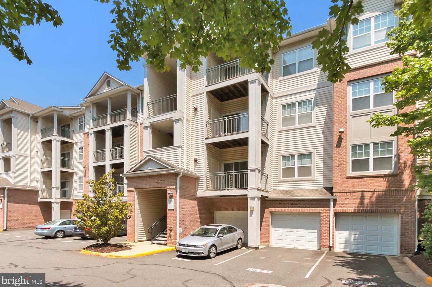 12120 Garden Ridge Ln, Fairfax, VA 22030-9023