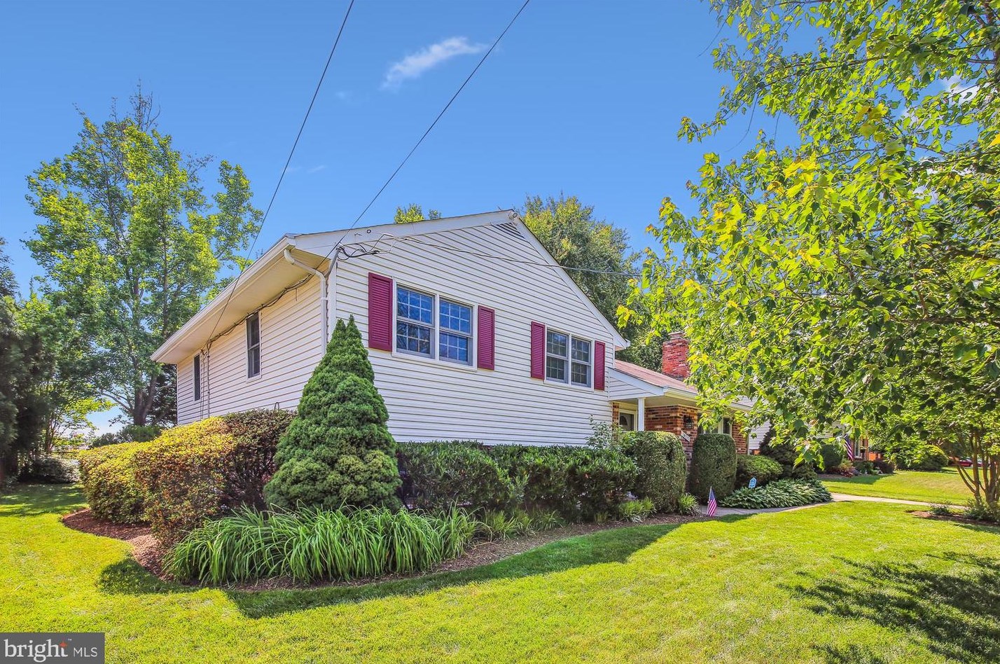 14717 Algretus Dr, Centreville, VA 20120-1332
