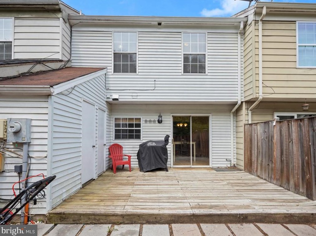 6321 Prince Way, Centreville VA  20120-1850 exterior