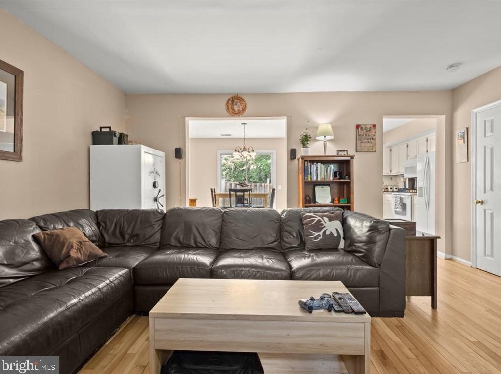 6321 Prince Way, Centreville VA  20120-1850 exterior