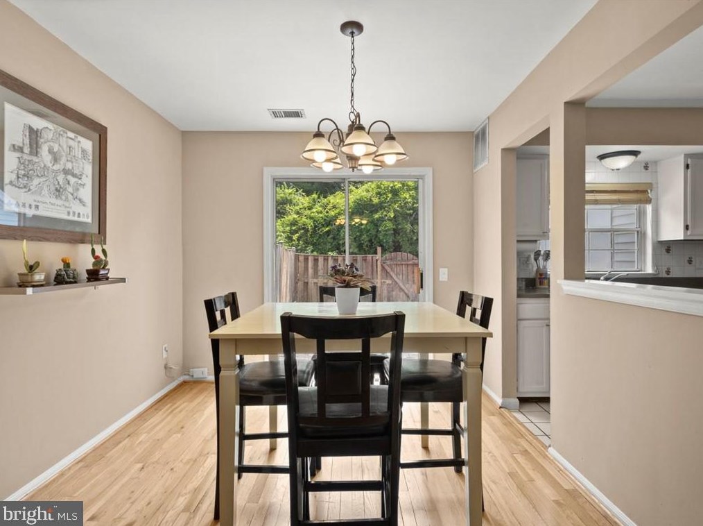 6321 Prince Way, Centreville VA  20120-1850 exterior