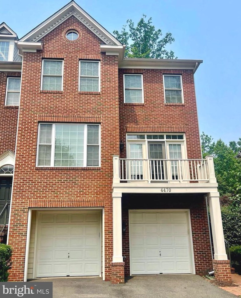 4470 Black Ironwood Dr, Fairfax, VA 22030-9068