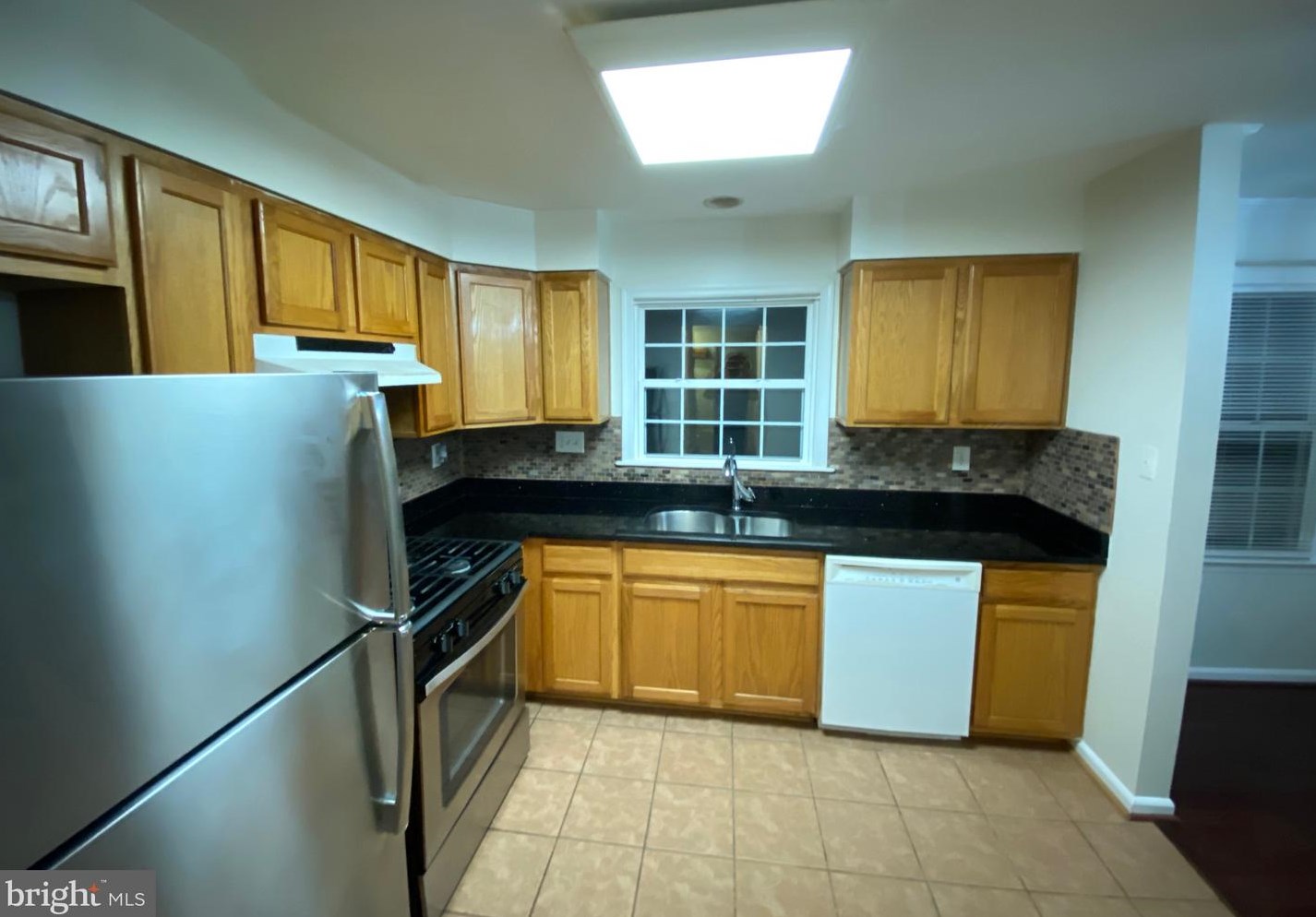 14808 London Towne Sq, Centreville, VA 20120
