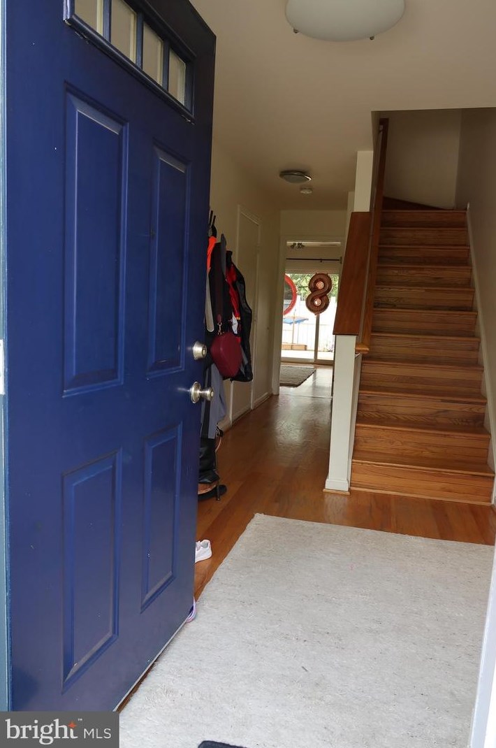 12050 Edgemere Cir, Herndon, VA 20190