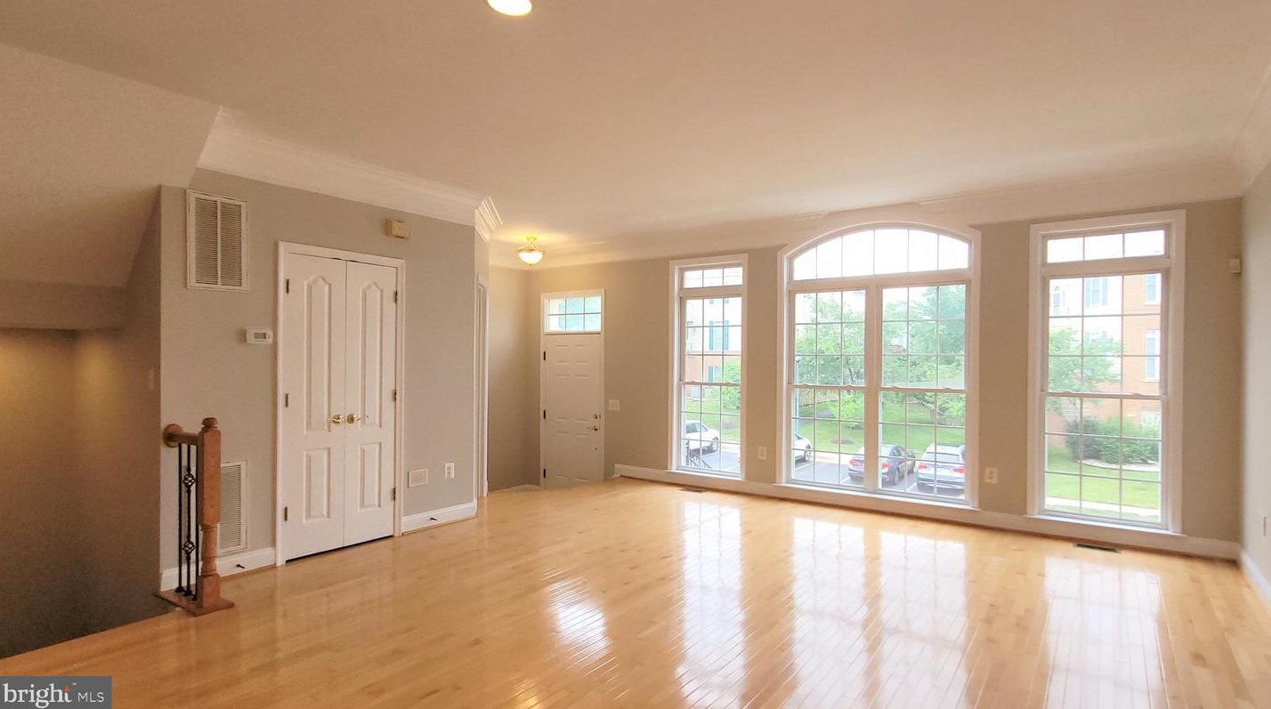 5344 Blue Aster Cir, Centreville, VA 20120-3024