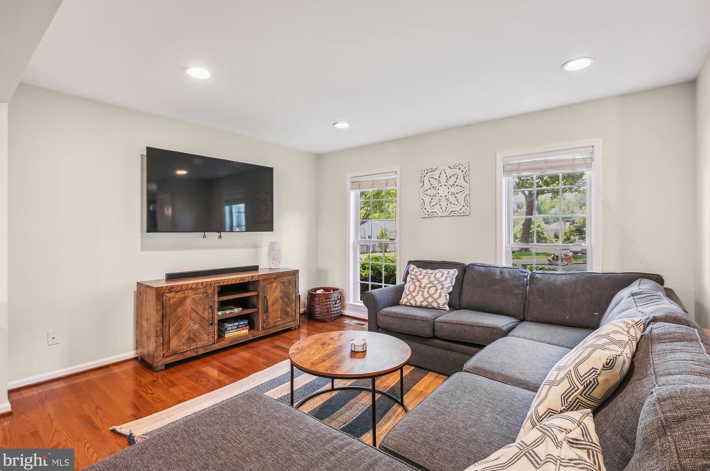 9708 Counsellor Dr, Vienna, VA 22181-3253