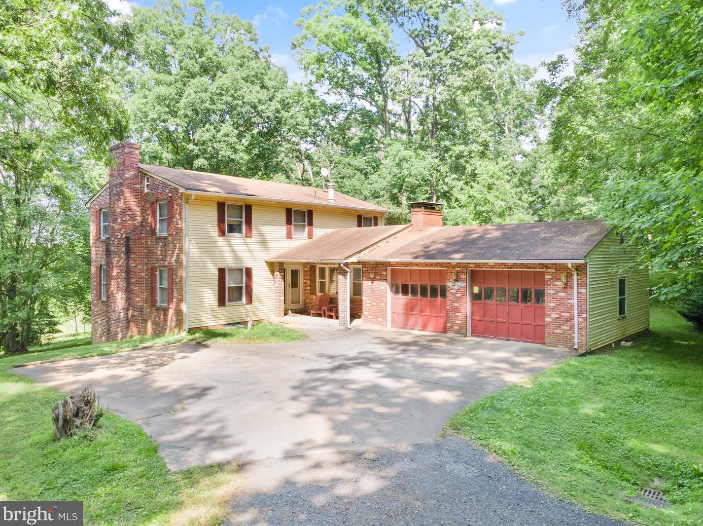 819 Blacks Hill Rd, Great Falls, VA 22066